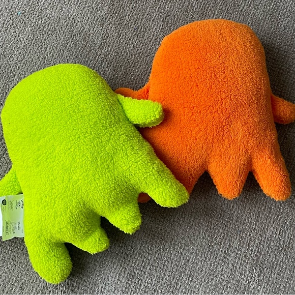 Ghost Shape Throw Pillow Faux Shearling 2 pieces Hyde & EEK! Boutique - Picture 7 of 7